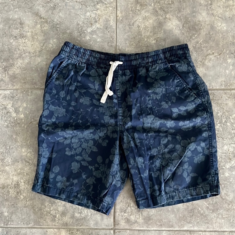 Old navy drawstring shorts.